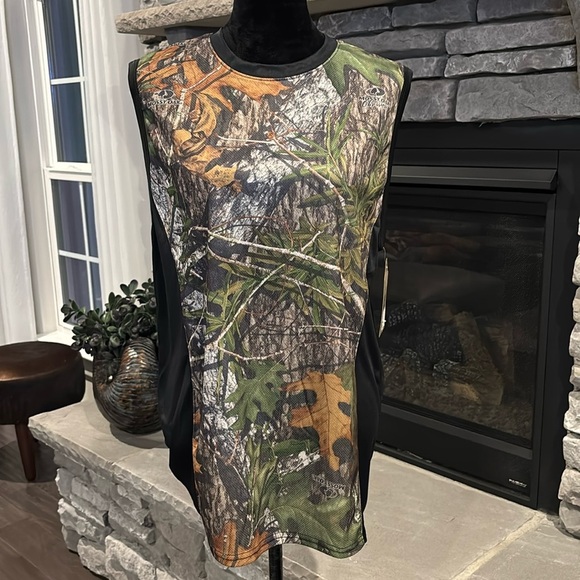 Mossy Oak Obsession Camo print,sleeveless muscle tank,lightweight,solid back - Picture 1 of 7